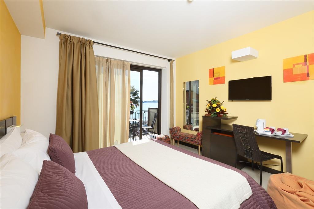 San Giovanni 3*